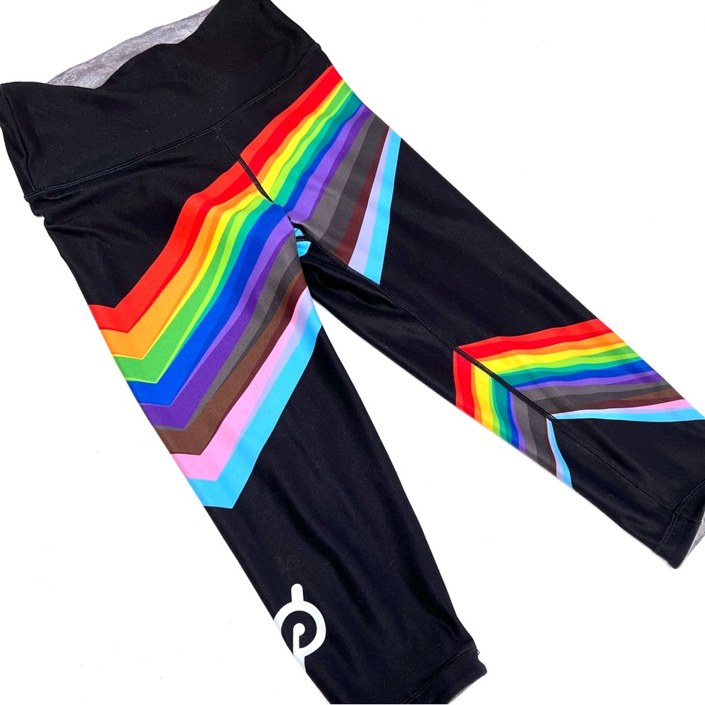 Wear It To Heart WITH Reversible Rainbow Black Cropped Leggings Small